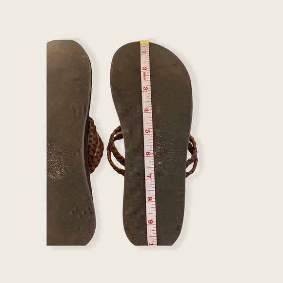 Maurice’s Braided Flip Flop Faux Leather! Size 8! - Picture 4 of 7
